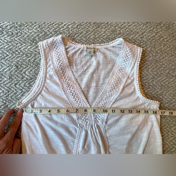 Sundance V-neck shirt with stylish embellishments. - Picture 5 of 7